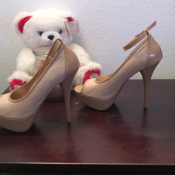 Size 8 Shoes. Only worn 3 times - Picture 4 of 5